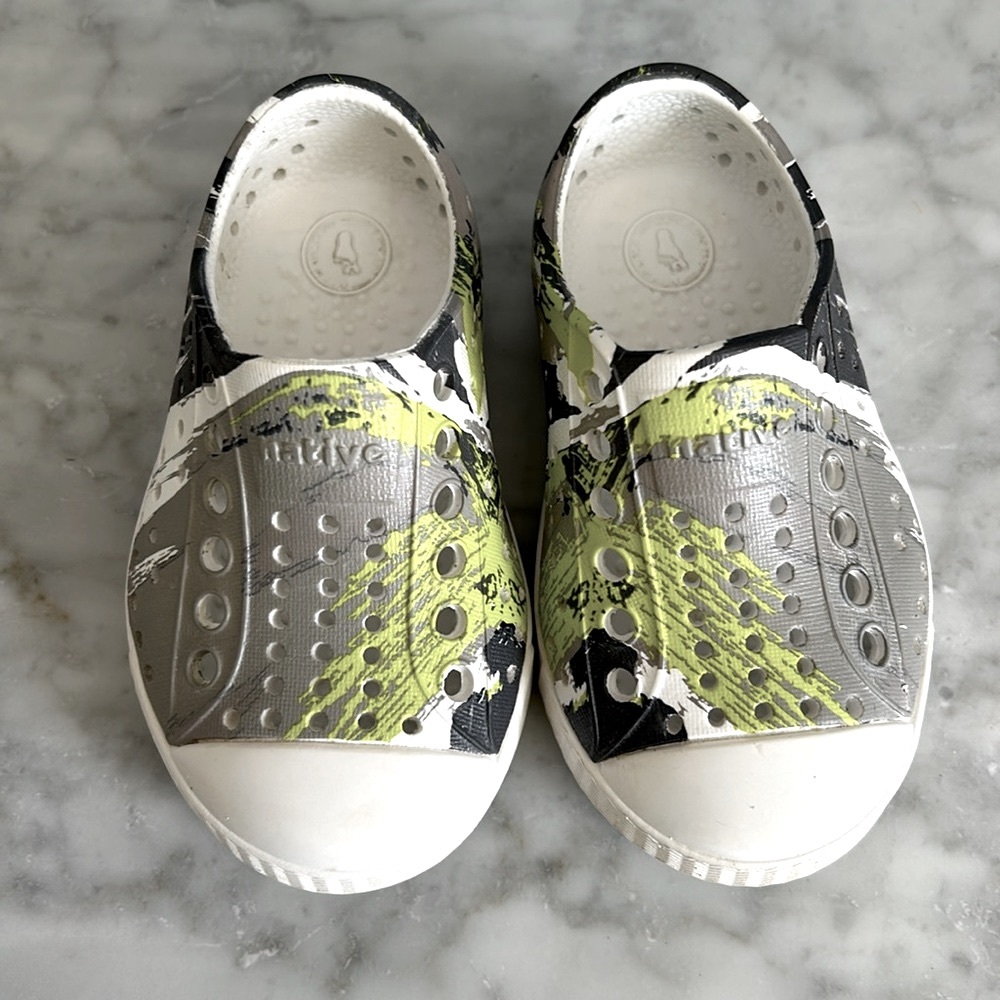 Native Jefferson Camo slip on shoes sz:3-4 - Picture 3 of 9